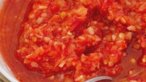 Аджика из помидоров и чеснока, без перца