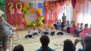 А лялечка танцует, а лялечка не спит 🤩 (Ника первая сл?