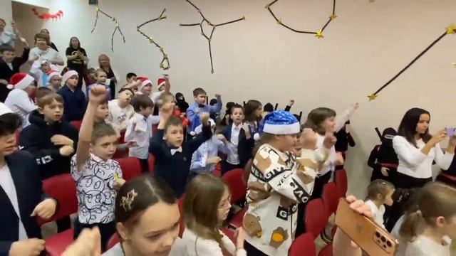 Детский танец. новый год 2024. Съемка из зала. Красота смотреть онлайн