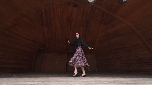 Мода не в том, чтобы смотреть в прошлое, а в том, чтобы с смотреть онлайн