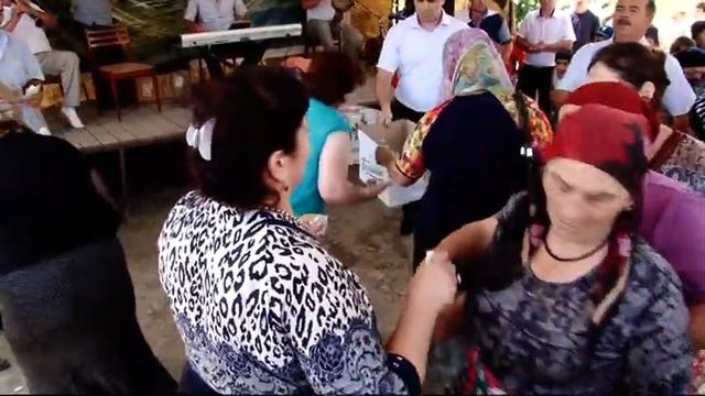 Танец родителей 👍👍 Кемран 1.1    2013г смотреть онлайн