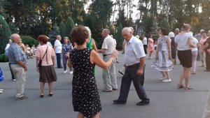 КАЛАБАНЯ!👍😉/ВЕСЁЛЫЕ ТАНЦЫ В ПАРКЕ ГОРЬКОГО ХАРЬКОВ ?