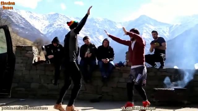 Боец UFC Зубайра Тухугов Учит Роджеру Хуэрту Чеченской смотреть онлайн