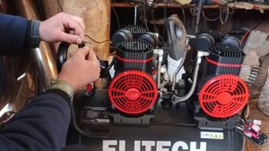 Безмасляный компрессор ELITECH и плохая сеть.