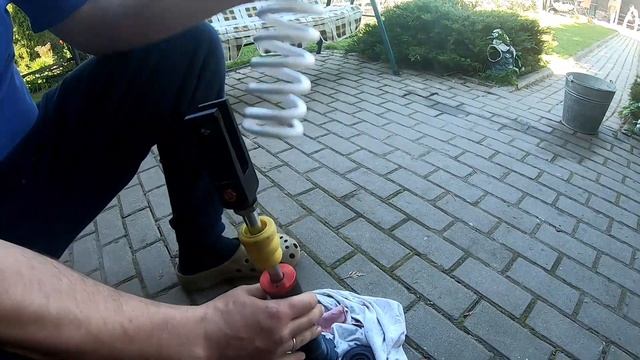 Потек амортизатор, не спеши его менять ! Разбери его !? смотреть онлайн