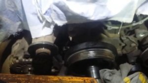 Саньёнг Кайрон D20DT выкручиваем болт шкива коленвала.