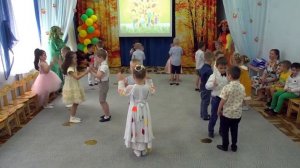 "Танцевальный  урок" Евтодьевой Аллы / старшая группа о