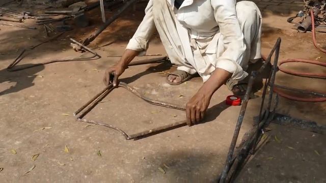 Шезлонг из железных полос. смотреть онлайн