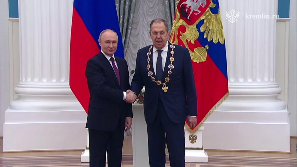 Лавров получил орден Андрея Первозванного из рук Путина в Кремле