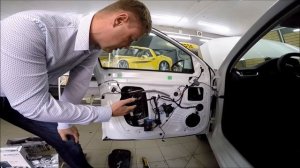 Skoda Octavia A7 установка сабвуфера, технология стелс в крыло.