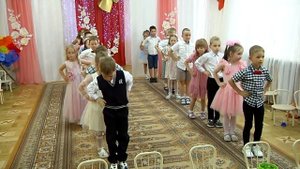 "Ветер весенний качнул облака" финальный танец для вып