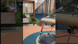 С каждым новым домом появляется новая детская площадка.Для ребёнка это интересно.