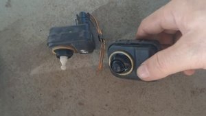 Opel Zafira A корректор фары