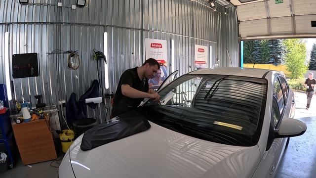 РЕМОНТ СКОЛА НА ЛОБОВОМ СТЕКЛЕ HYUNDAI SOLARIS смотреть онлайн