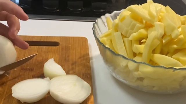 ЖАРЕНАЯ КАРТОШКА с ЛУКОМ. Как ПРАВИЛЬНО ЖАРИТЬ КАРТОШ? смотреть онлайн