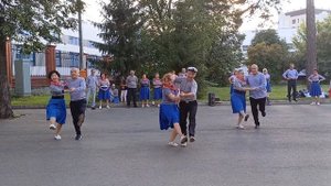 Я милого узнаю по походке. Танец в парке Горького. танц