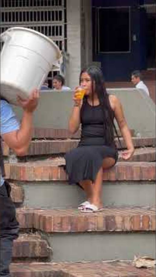 Шутка с ведром😹 смотреть онлайн