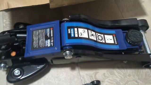 Распаковка — Подкатной домкрат Forsage F-T825010R смотреть онлайн