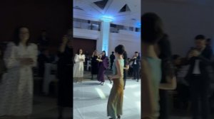 Лизгинка на свадьбе!#гости #танец #зажигай