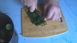 Как быстро приготовить малосольные огурцы (Субтитры) |