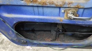 Не закрывается дверь с брелка сигнализации.