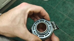 люфт выжимного подшипника по направляющей