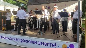 🎷🥁🎺 Танцы. Листья жёлтые. Городской духовой оркест?