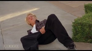 Удар ногой по яйцам | Плохой Санта