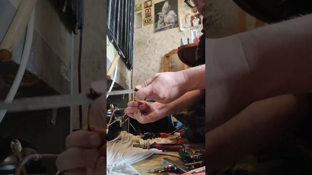 Мир, труд, Indesit 16 лет, компрессор мычит и не запускается смотреть онлайн