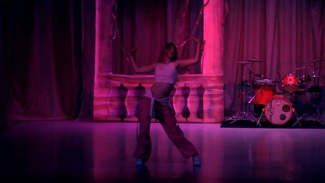 Хип хоп #хипхоп #современныетанцы #девушкатанцует #эст