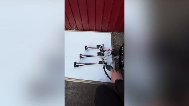 Очень громкие воздушные музыкальные сигналы смотреть онлайн