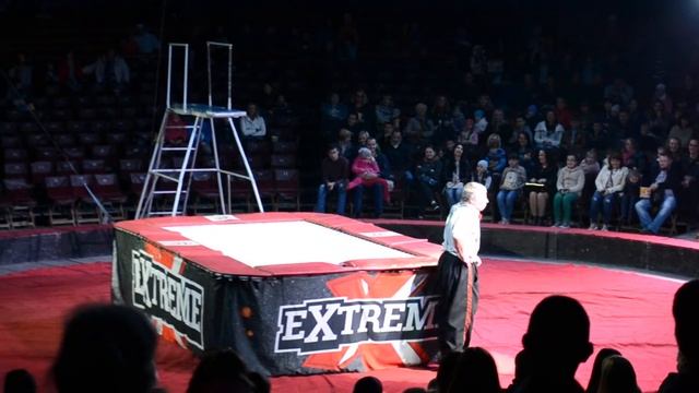 Не банальний клоун "Буба": Цирк «Кобзов» із неймовірною шоу-програмою світового рівня Цирк Рекордів смотреть онлайн