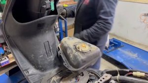 Как поменять бензонасос на скутере ямаха Джог #самвел?