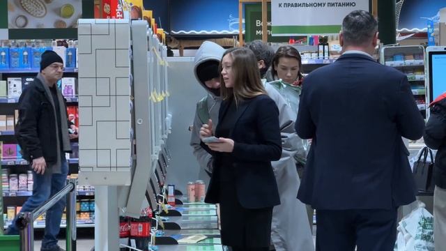 ПРАНК -Курьер . Разбиваю заказы и прошу в наглую на ЧАЙ!