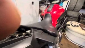 Снятие водительской  сидушки (сиденья) Yamaha MT-07