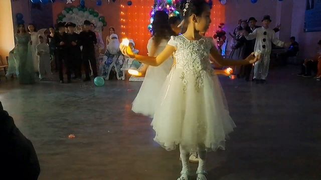 Танец со свечами. Новогодняя сказка. Классный руковод? смотреть онлайн