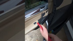 Як зняти обшивку дверей БМВ х5 е70