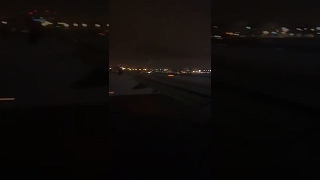 Взлет самолета, вид из окна, неповторимый звук двигате смотреть онлайн