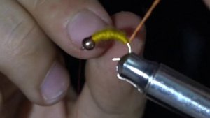 Лакамство для хариуса _ Осенняя мушка на хариуса - оранжевая скрутка