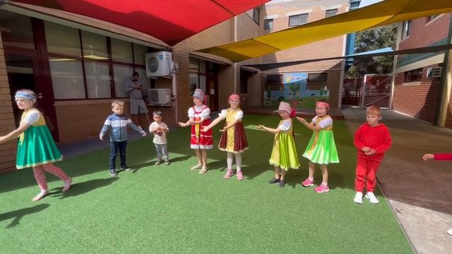 Танец о блинах в исполнении учеников школы ЛИДЕР, 26-02-20 смотреть онлайн