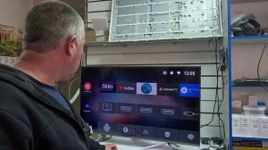 Телевизор Kivi  40FR50BR пытается загружаться с выключается. USB обновление решила проблему.