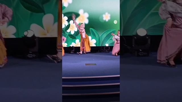 Весенний перепляс исполняют студенты Тюменского инст смотреть онлайн