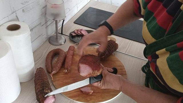 Мясо копчёное  вишнёвой щепой.
мой первый опыт👍
