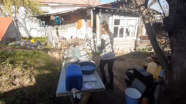 Живу одна на краю села. Без удобств и комфорта. Но в сча