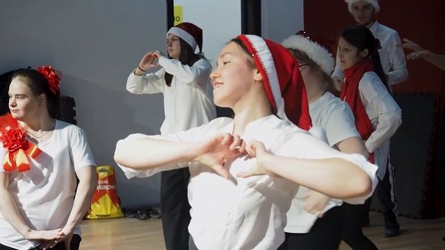 Флешмоб - С Новым годом! смотреть онлайн