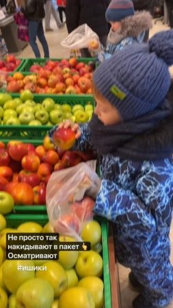 Как умело выбирают фрукты!