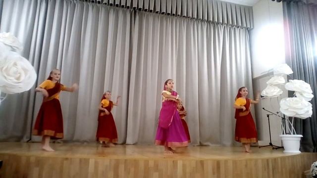 Солнечногорский ДК, индийский танец смотреть онлайн