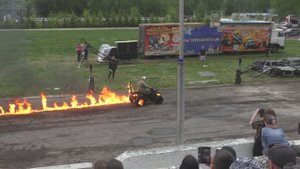 Прикольный номер на шоу каскадёров.