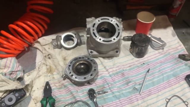 GR 8 2т 300 кубов, пробег 17:00. Развалился поршень с цилиндр? смотреть онлайн