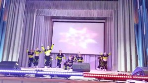 танец под песню шамана мы